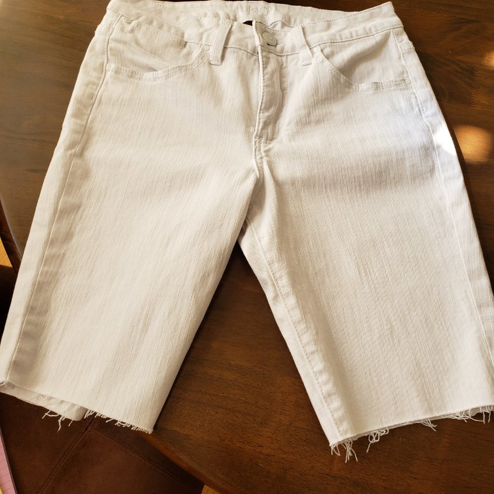 JAG White Jean Cut-off Shorts Size 6P.